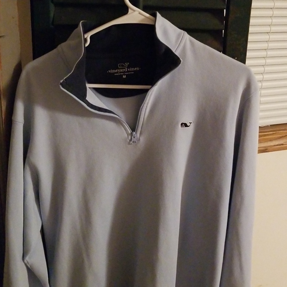 Vineyard vines pull over
